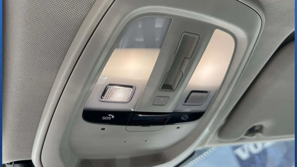 2024 Volvo XC60 B5 Core Dark Theme