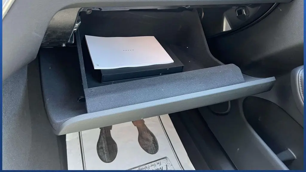 2024 Volvo XC60 B5 Core Dark Theme