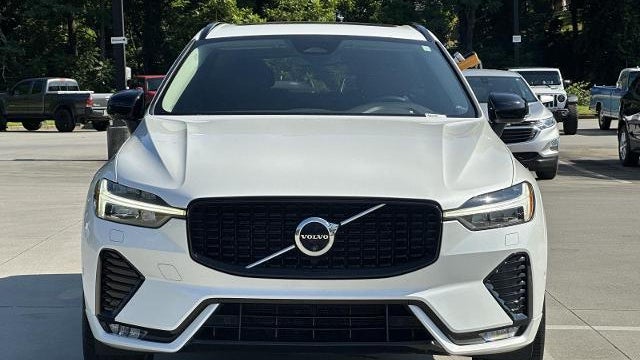 2024 Volvo XC60 B5 Plus Dark Theme