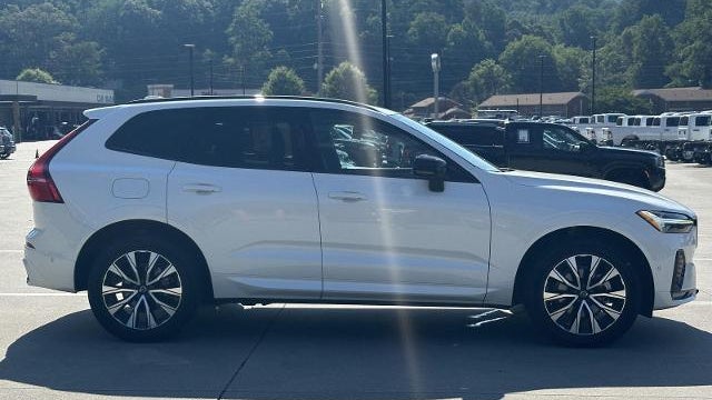 2024 Volvo XC60 B5 Plus Dark Theme
