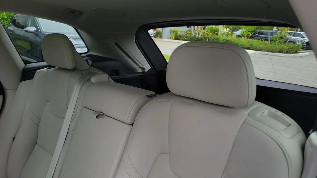 2024 Volvo XC60 B5 Plus Dark Theme