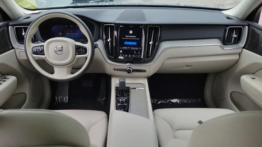 2024 Volvo XC60 B5 Plus Dark Theme