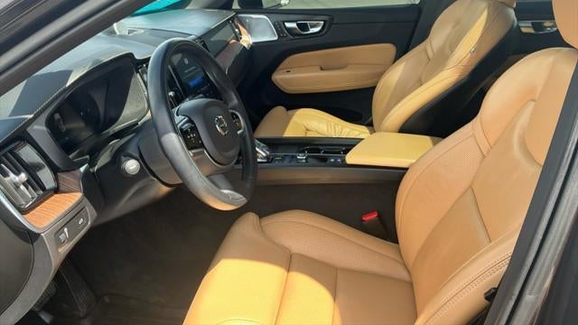 2022 Volvo XC60 B5 Inscription