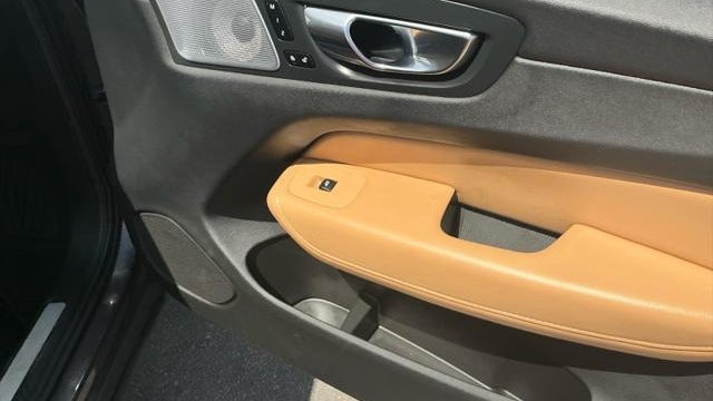 2022 Volvo XC60 B5 Inscription