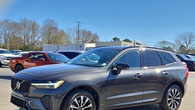 2023 Volvo XC60 B5 Plus Dark Theme