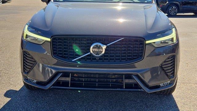 2023 Volvo XC60 B5 Plus Dark Theme