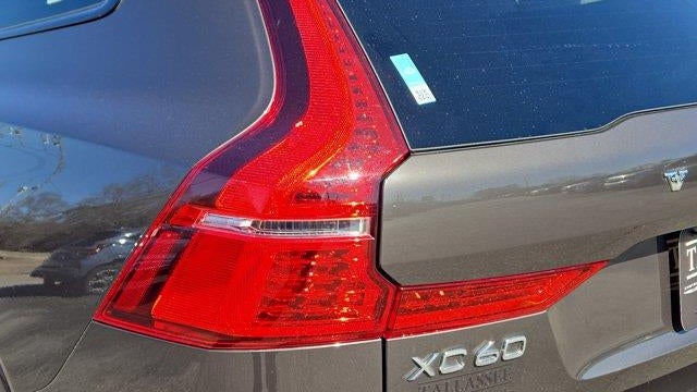 2023 Volvo XC60 B5 Plus Dark Theme