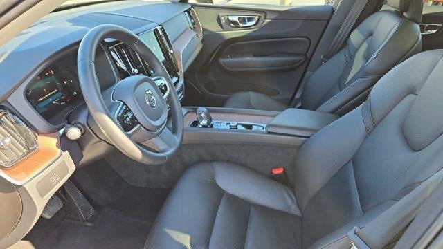 2023 Volvo XC60 B5 Plus Dark Theme