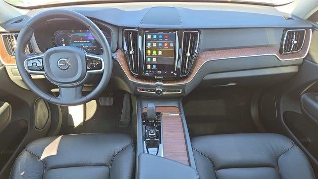 2023 Volvo XC60 B5 Plus Dark Theme