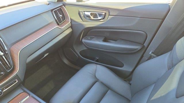 2023 Volvo XC60 B5 Plus Dark Theme