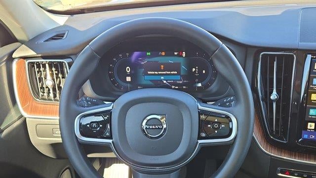 2023 Volvo XC60 B5 Plus Dark Theme