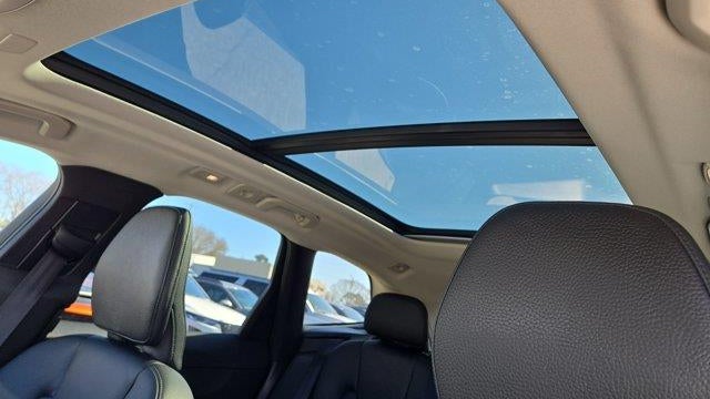 2023 Volvo XC60 B5 Plus Dark Theme