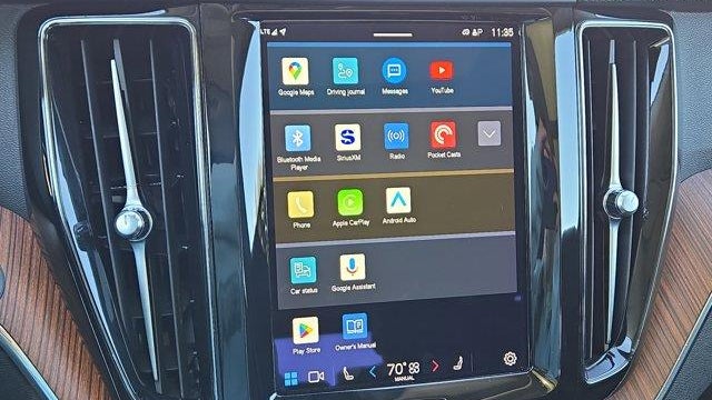 2023 Volvo XC60 B5 Plus Dark Theme