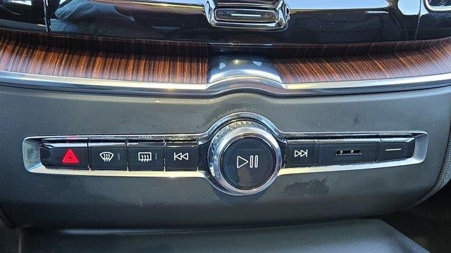 2023 Volvo XC60 B5 Plus Dark Theme