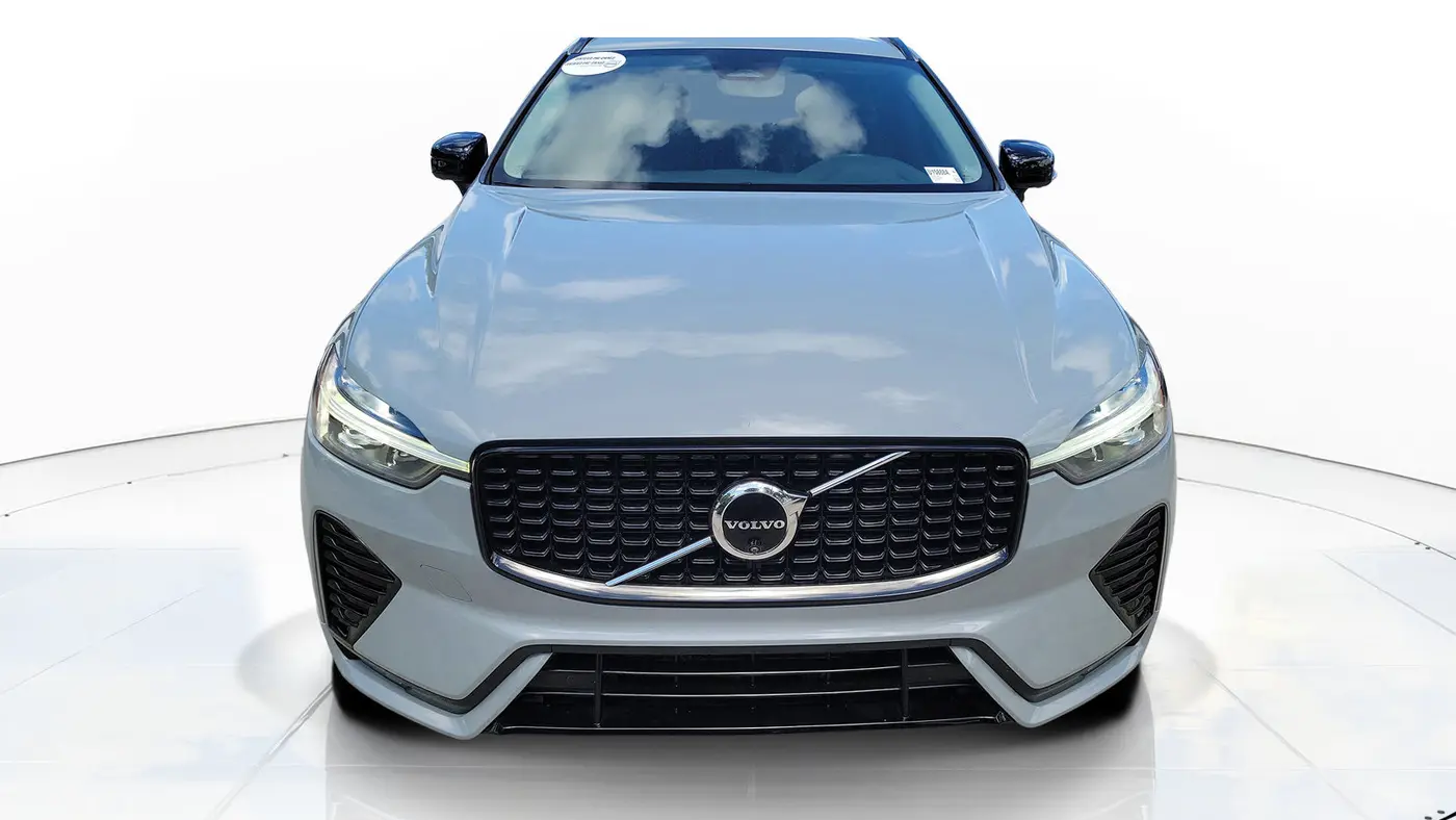2024 Volvo XC60 B5 Plus Dark Theme
