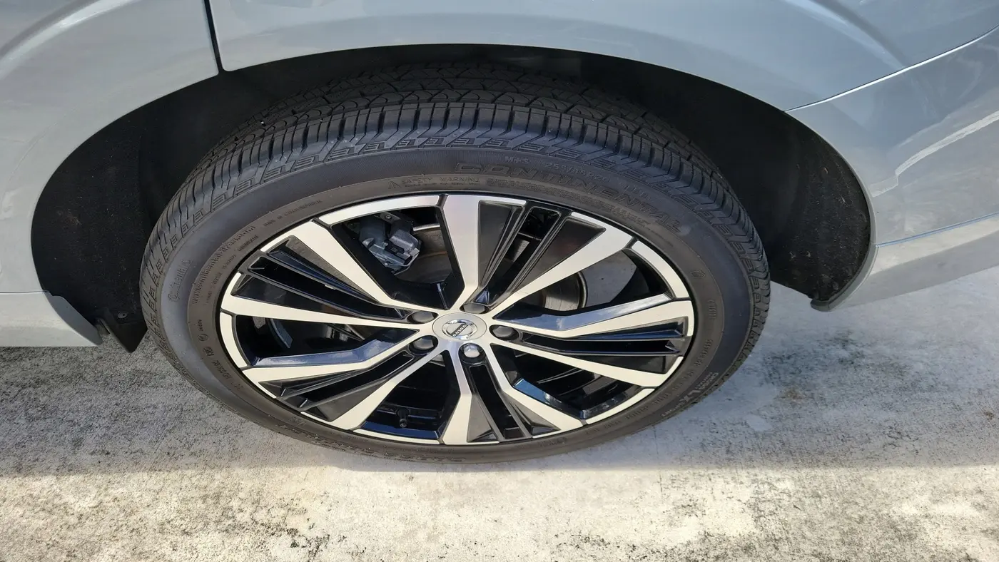 2024 Volvo XC60 B5 Plus Dark Theme