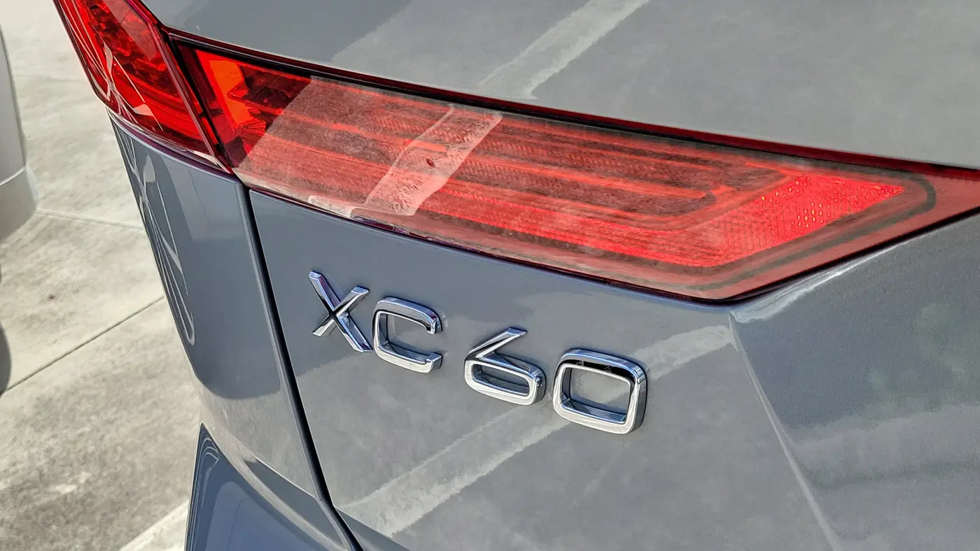 2024 Volvo XC60 B5 Plus Dark Theme