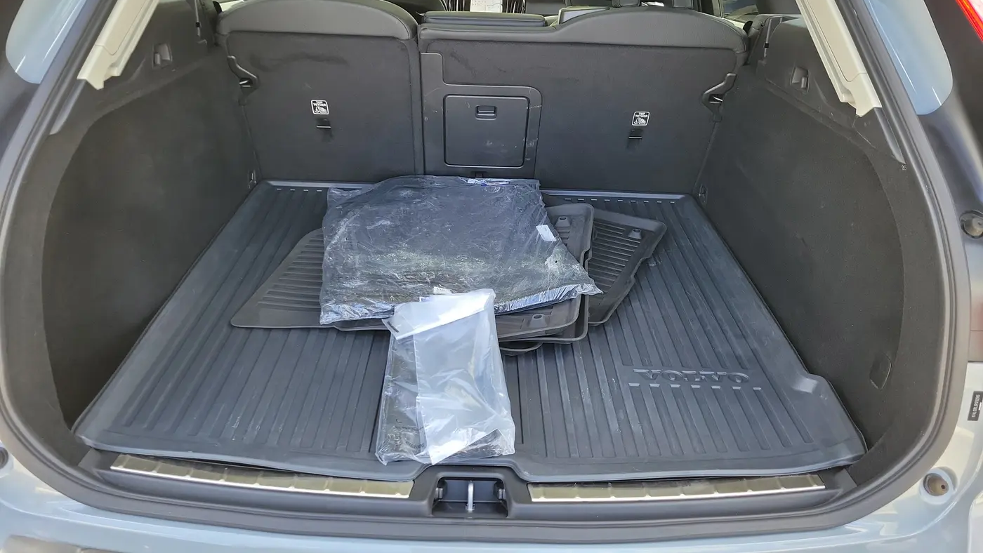 2024 Volvo XC60 B5 Plus Dark Theme
