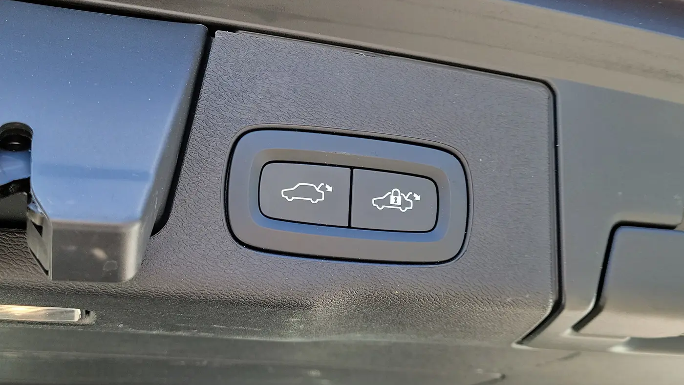 2024 Volvo XC60 B5 Plus Dark Theme
