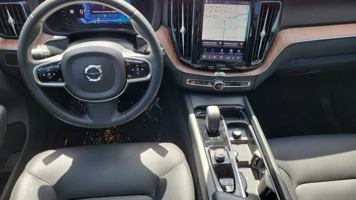 2024 Volvo XC60 B5 Plus Dark Theme