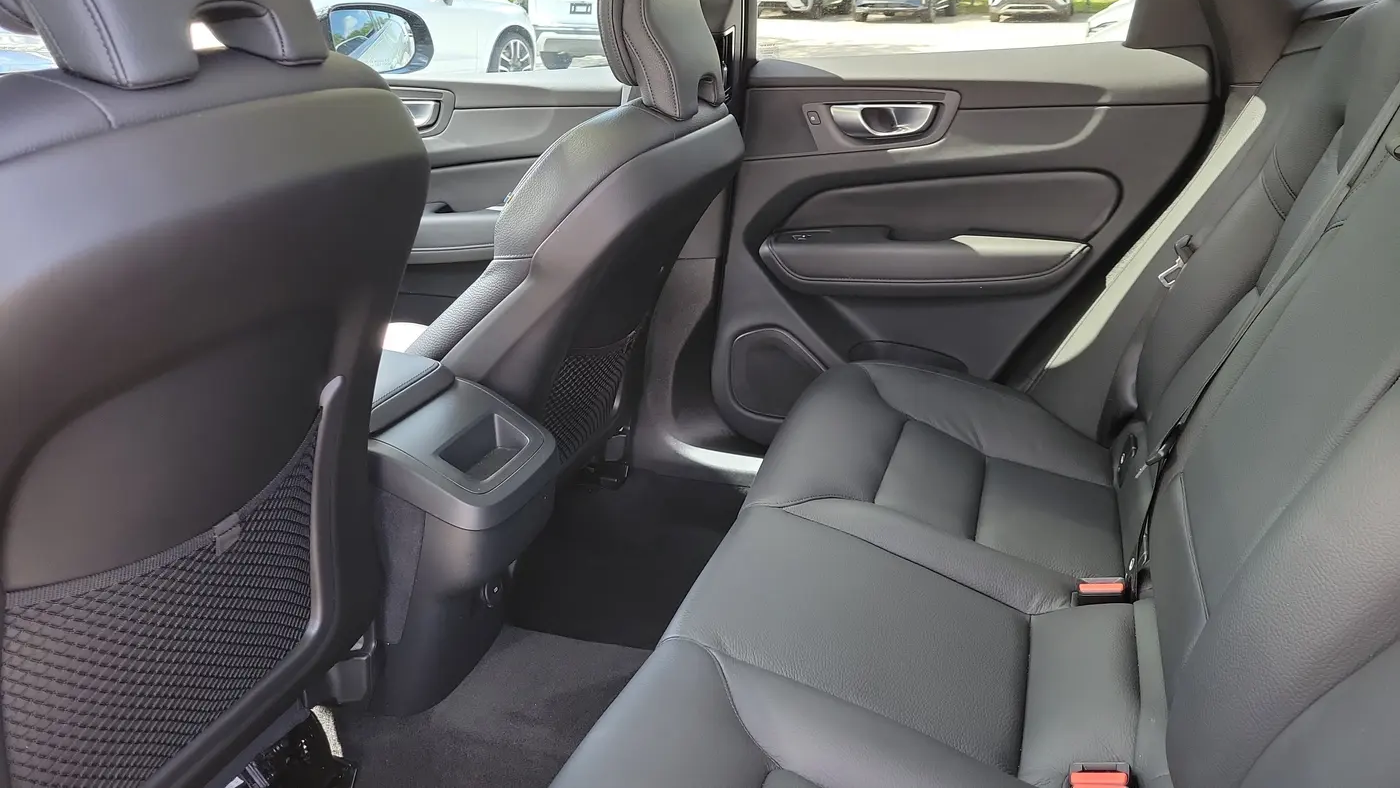 2024 Volvo XC60 B5 Plus Dark Theme
