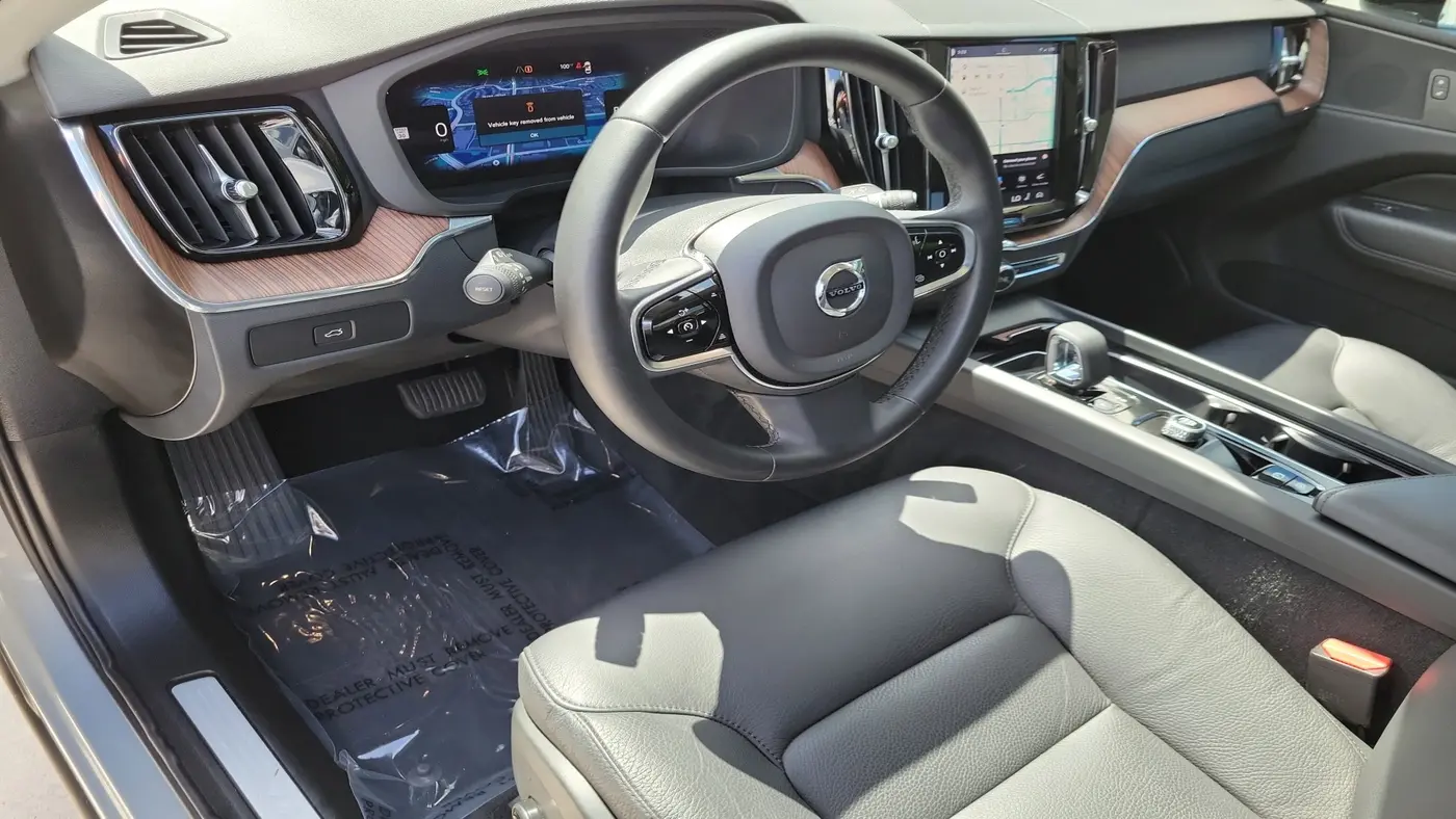 2024 Volvo XC60 B5 Plus Dark Theme