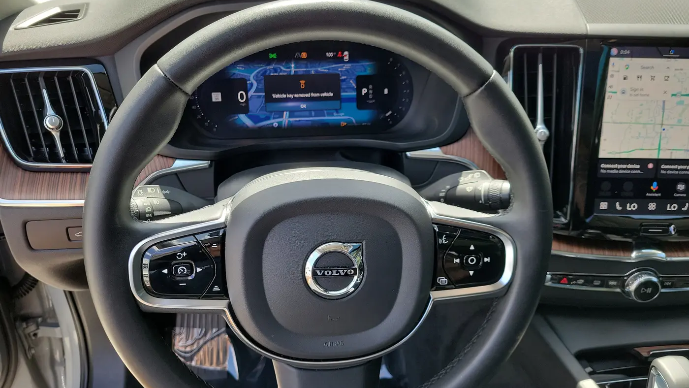 2024 Volvo XC60 B5 Plus Dark Theme