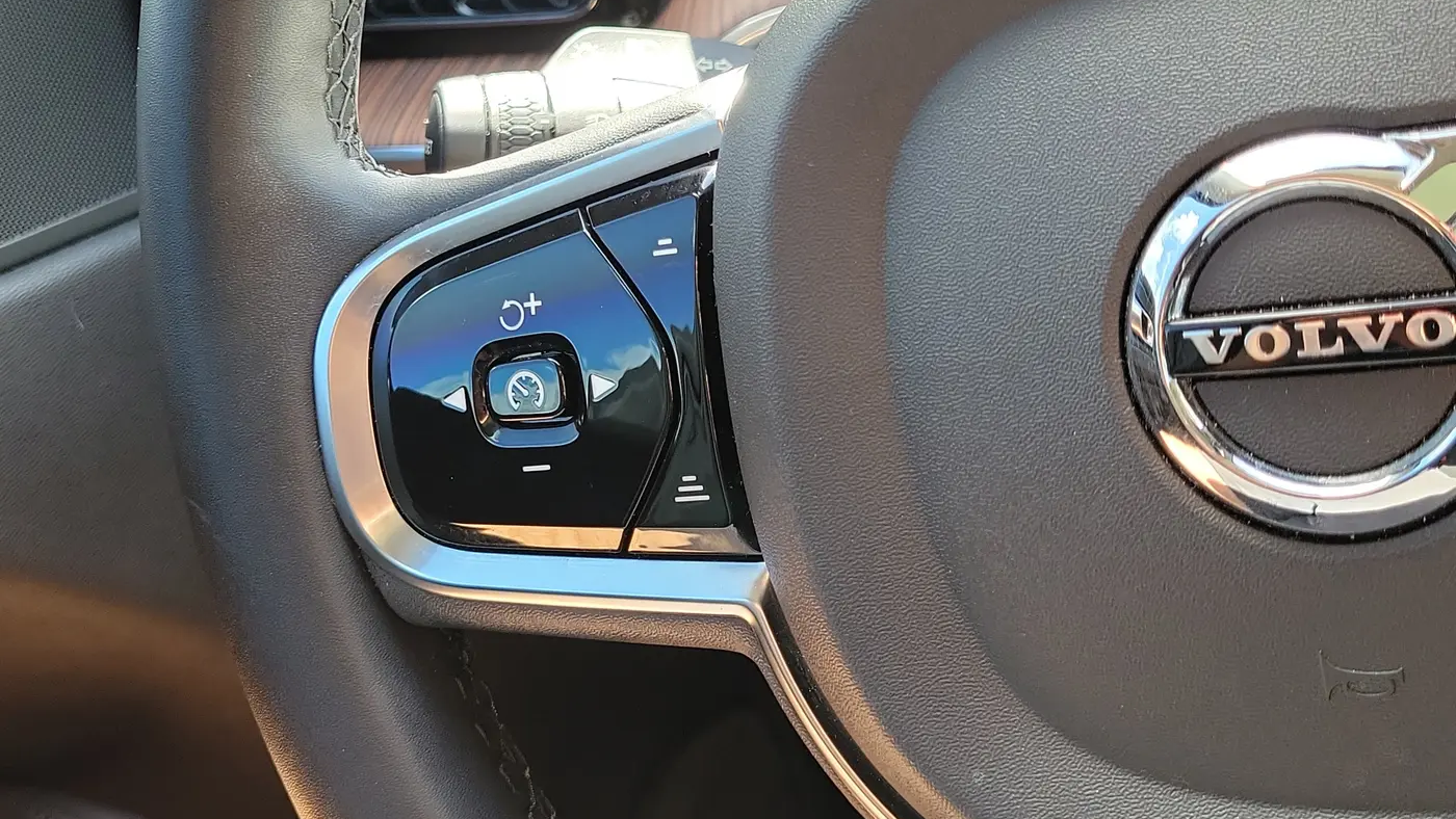 2024 Volvo XC60 B5 Plus Dark Theme