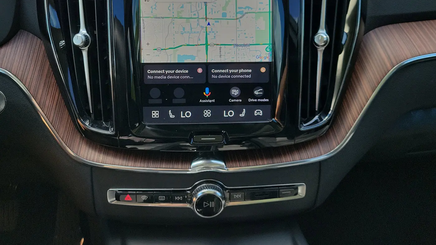 2024 Volvo XC60 B5 Plus Dark Theme