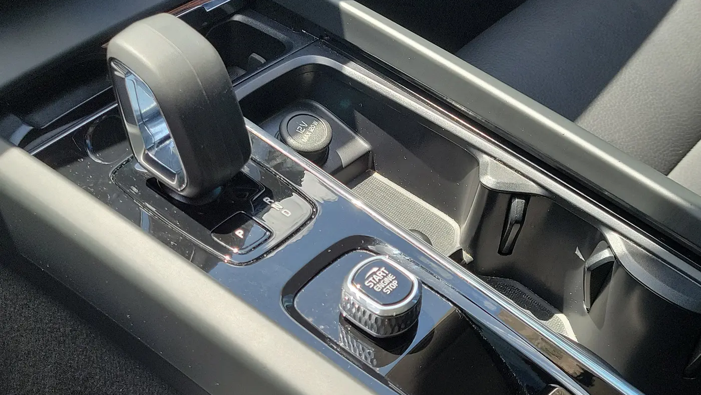 2024 Volvo XC60 B5 Plus Dark Theme
