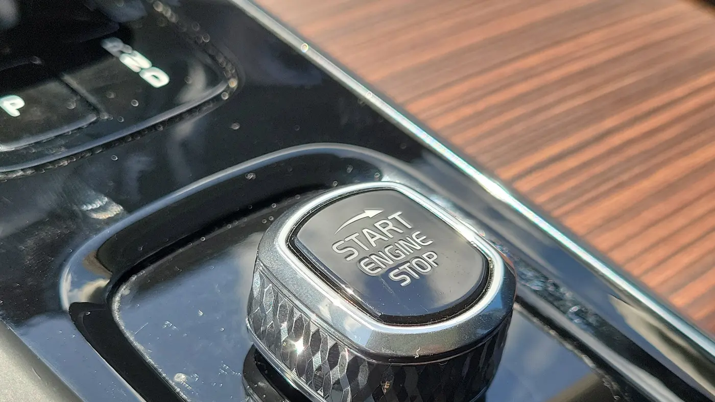 2024 Volvo XC60 B5 Plus Dark Theme