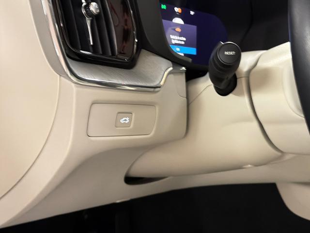 2024 Volvo XC60 - $35,500