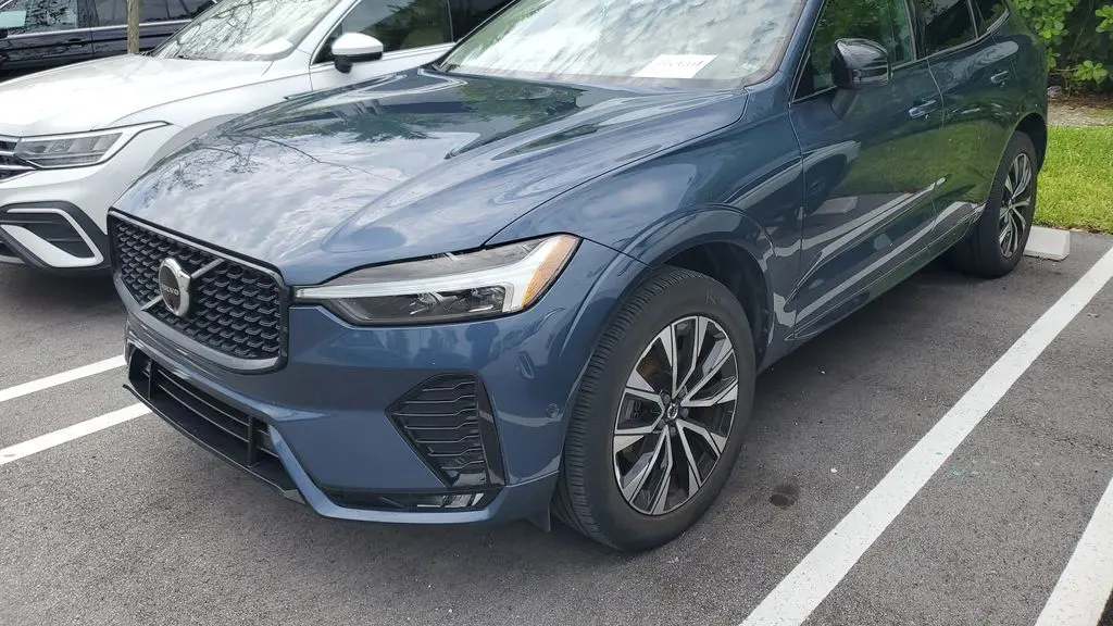 2024 Volvo XC60 B5 Plus Dark Theme