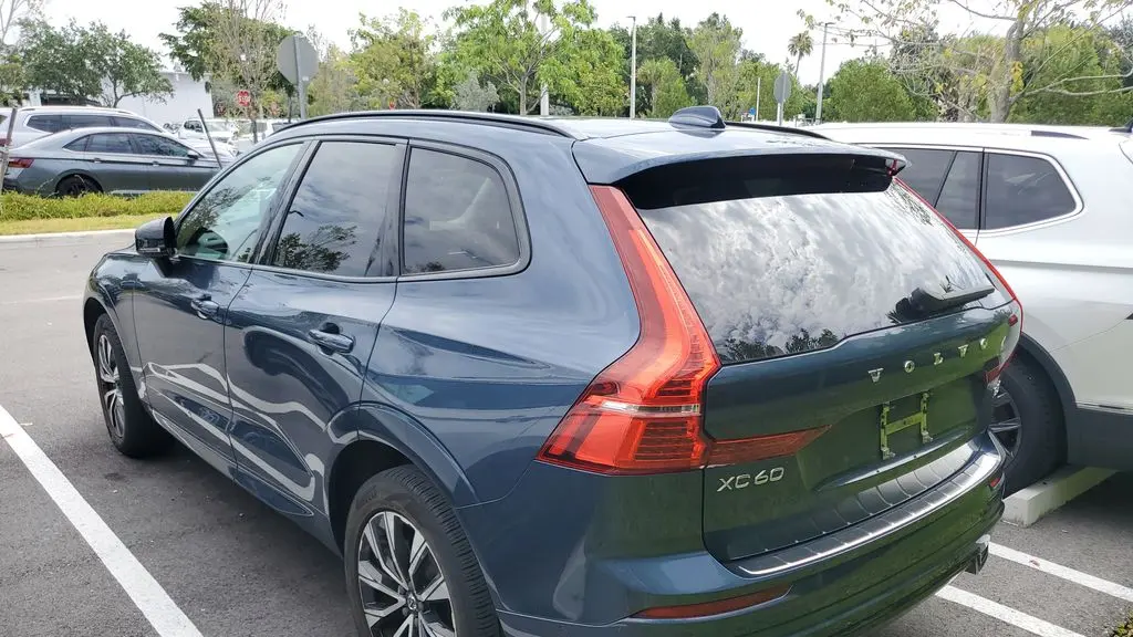 2024 Volvo XC60 B5 Plus Dark Theme
