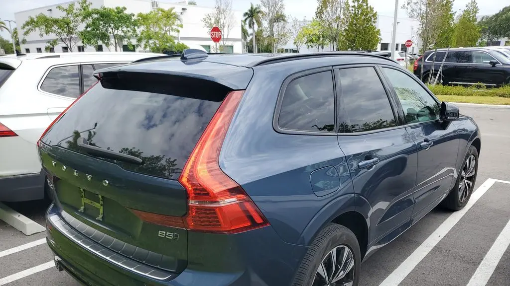 2024 Volvo XC60 B5 Plus Dark Theme