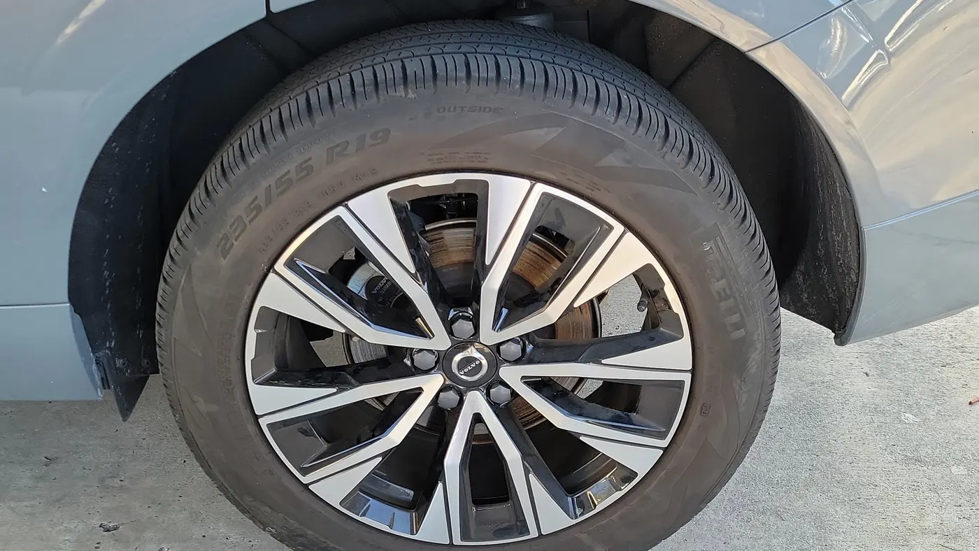 2024 Volvo XC60 B5 Plus Dark Theme