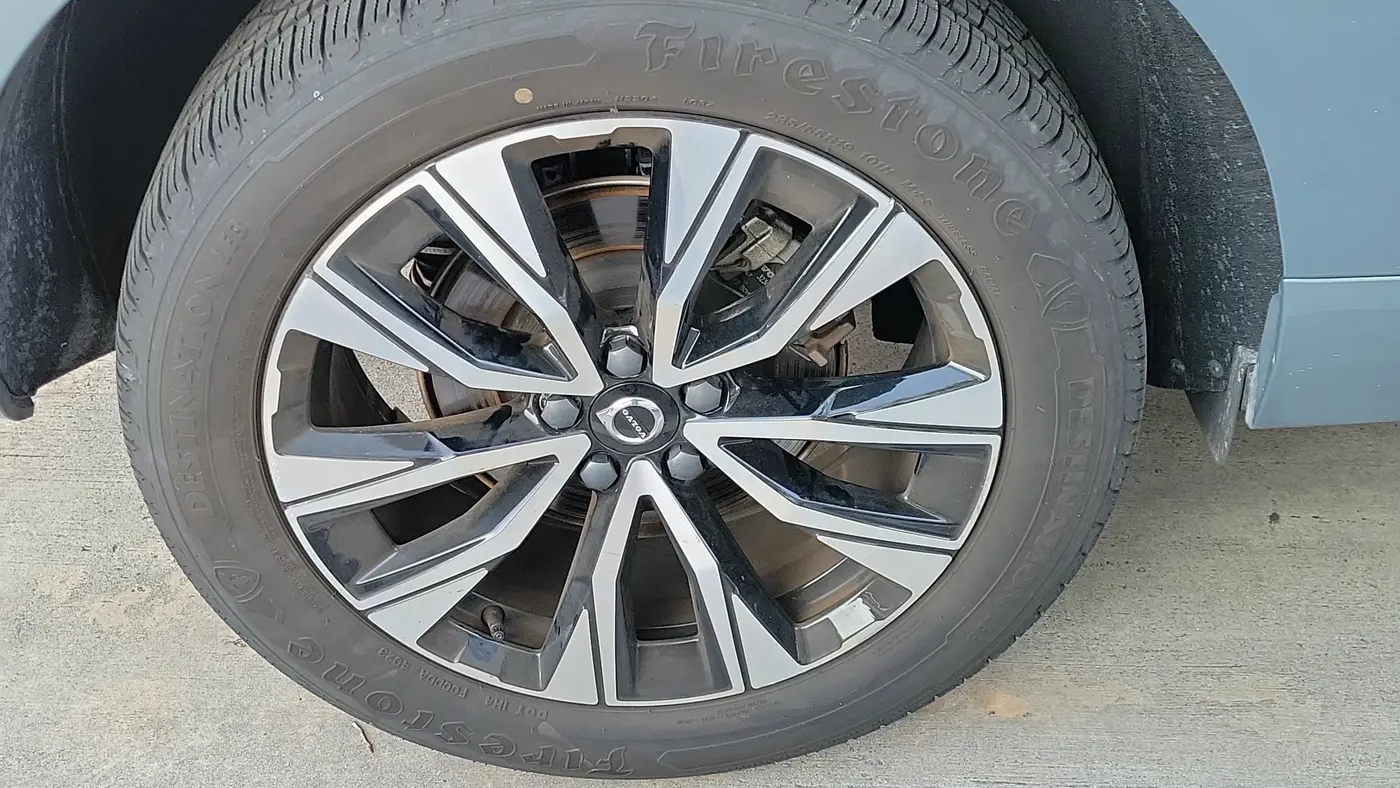 2024 Volvo XC60 B5 Plus Dark Theme