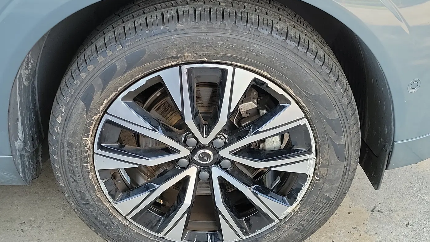 2024 Volvo XC60 B5 Plus Dark Theme
