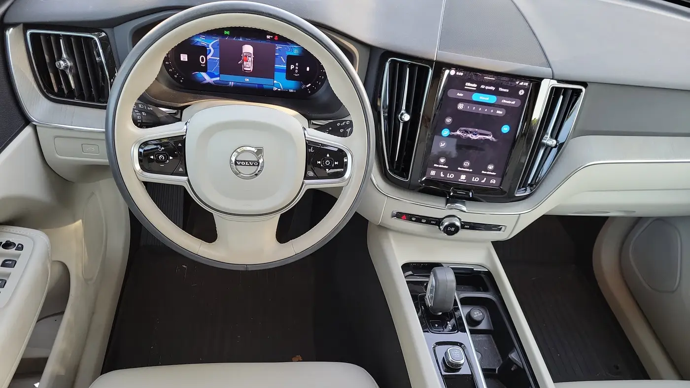 2024 Volvo XC60 B5 Plus Dark Theme