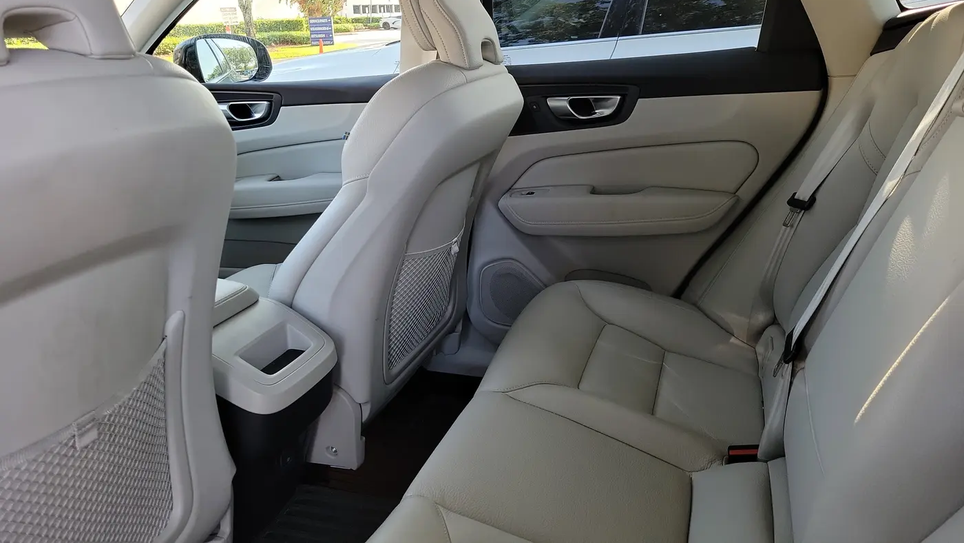 2024 Volvo XC60 B5 Plus Dark Theme