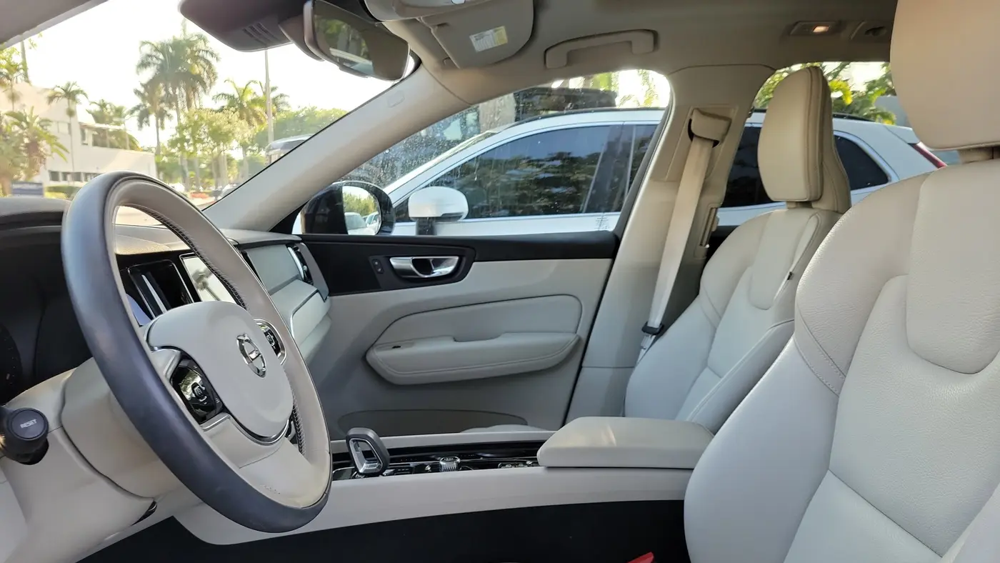 2024 Volvo XC60 B5 Plus Dark Theme