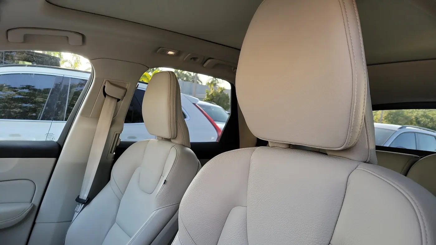 2024 Volvo XC60 B5 Plus Dark Theme