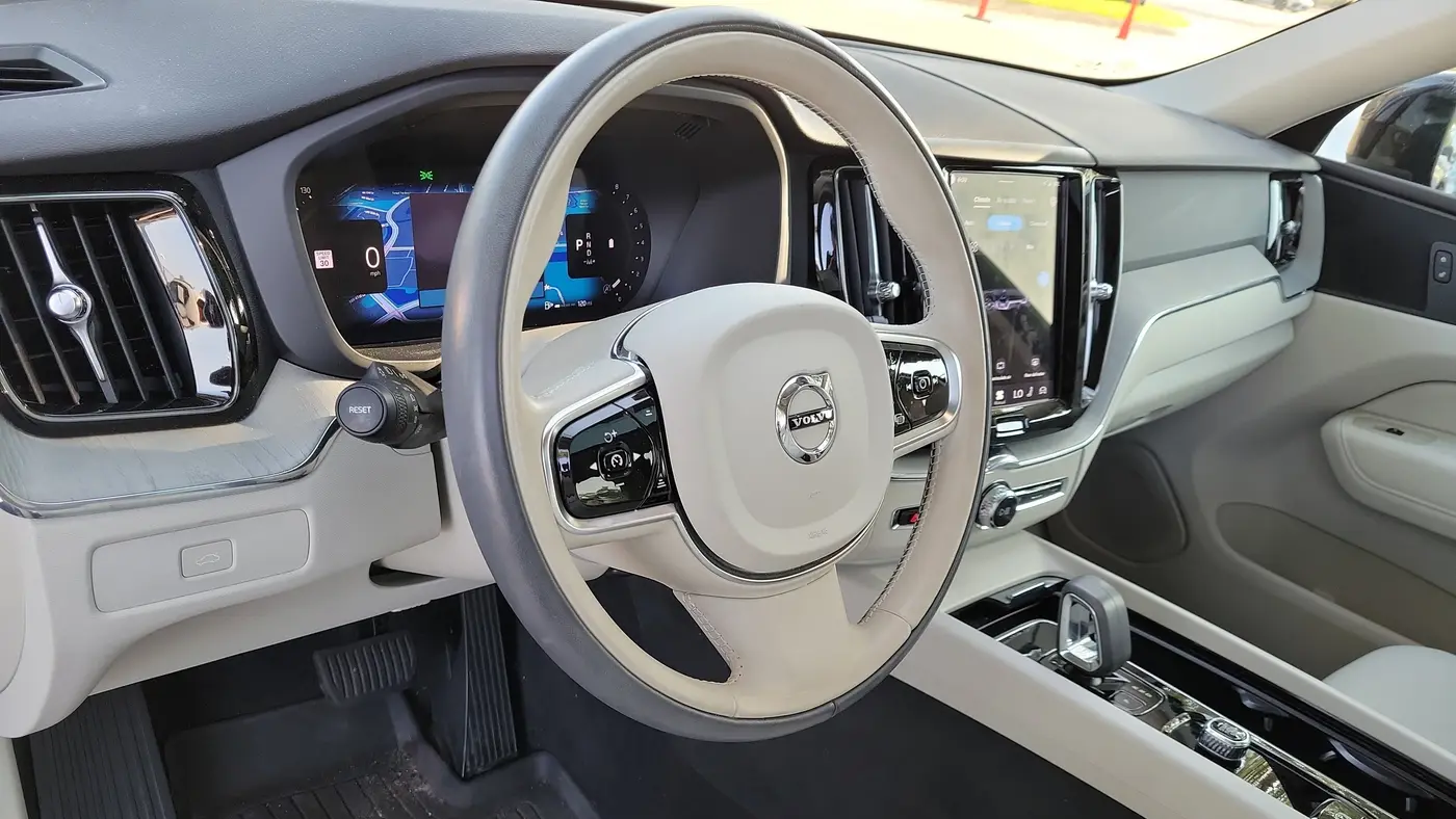 2024 Volvo XC60 B5 Plus Dark Theme
