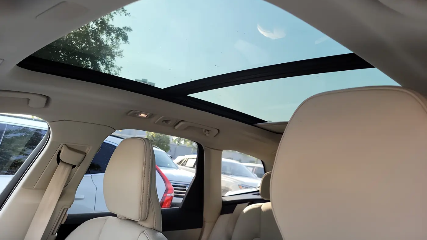 2024 Volvo XC60 B5 Plus Dark Theme
