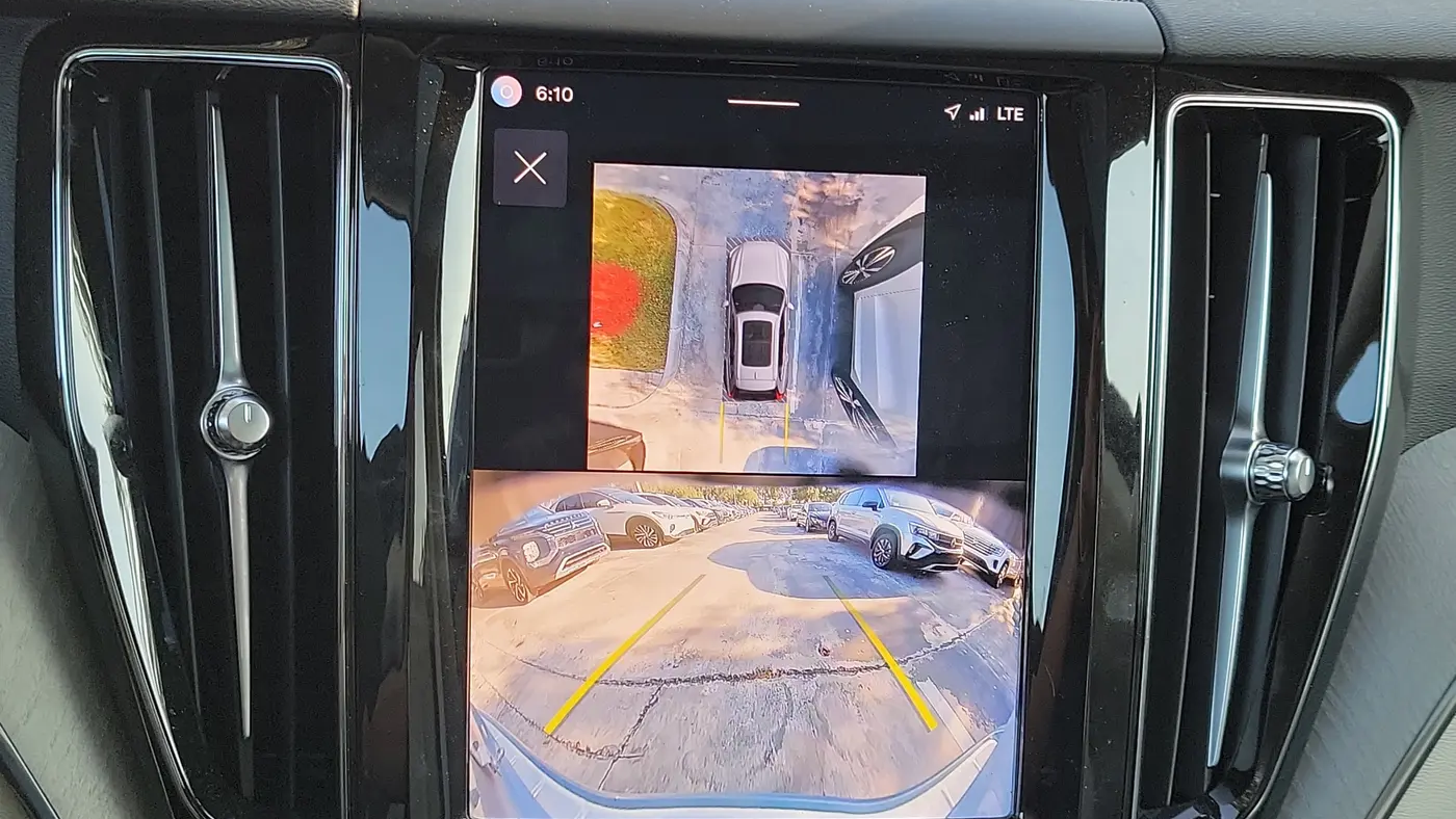 2024 Volvo XC60 B5 Plus Dark Theme
