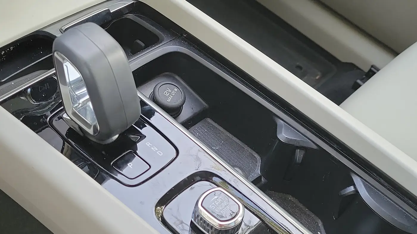 2024 Volvo XC60 B5 Plus Dark Theme