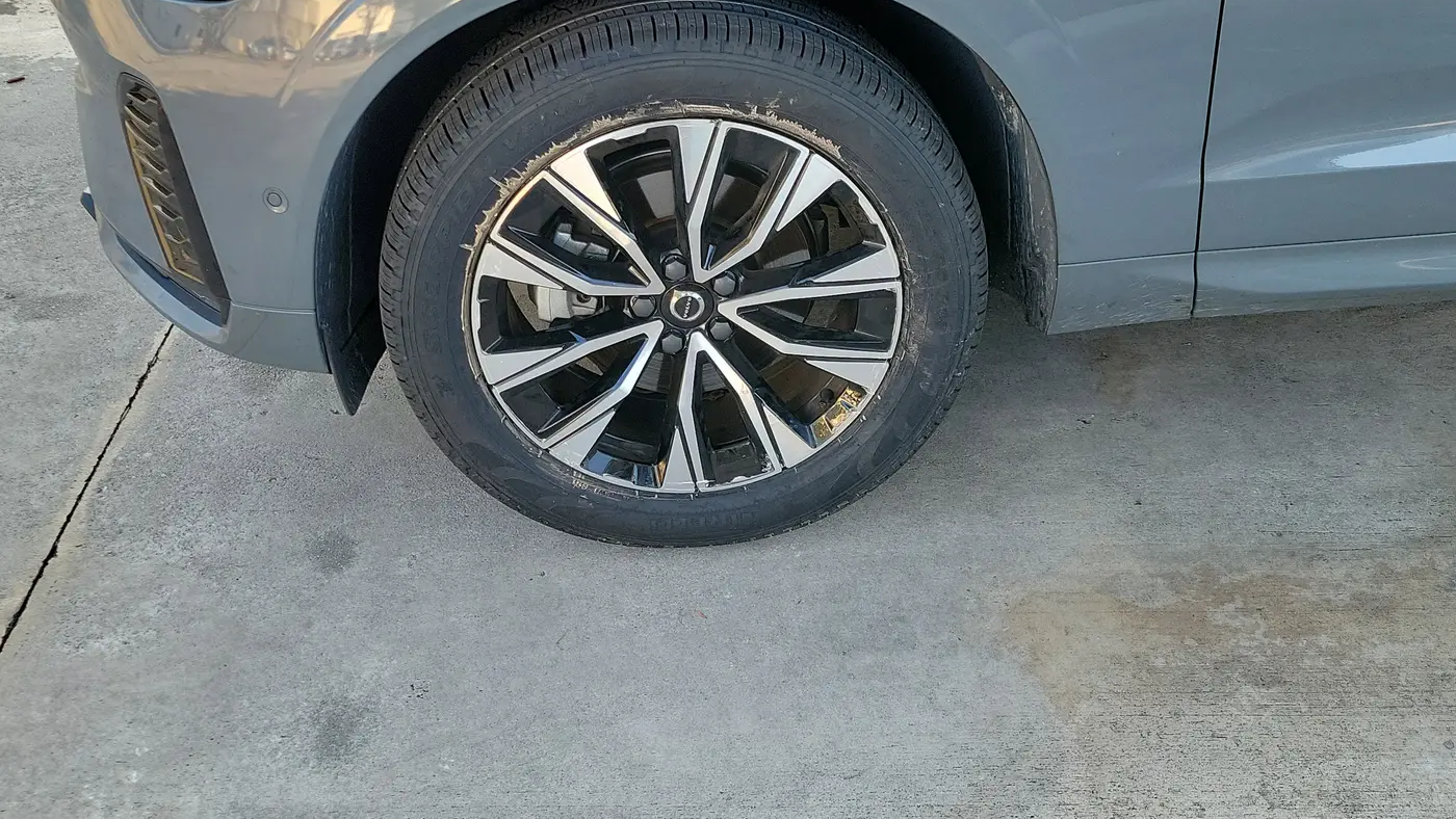 2024 Volvo XC60 B5 Plus Dark Theme