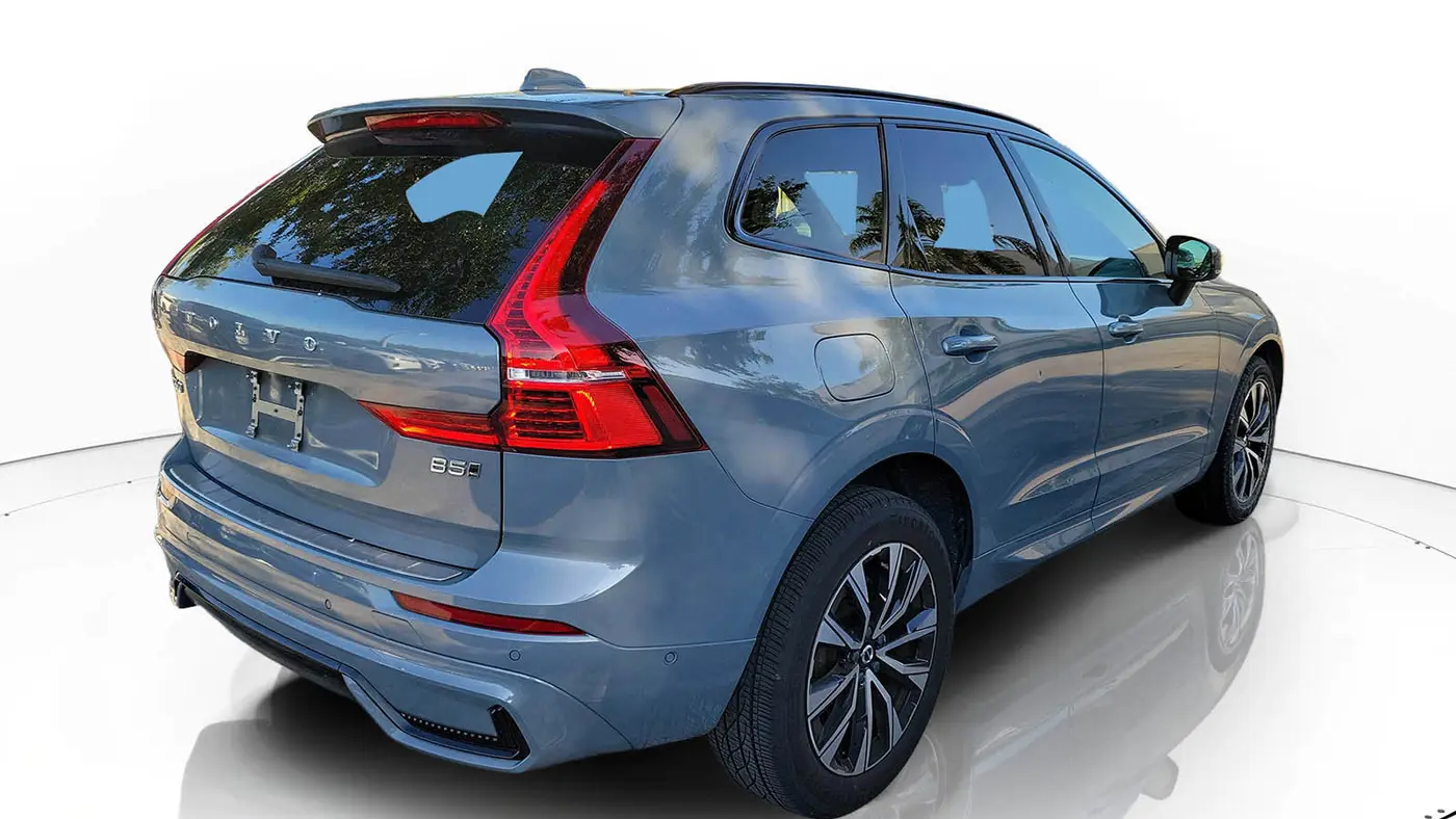 2024 Volvo XC60 B5 Plus Dark Theme