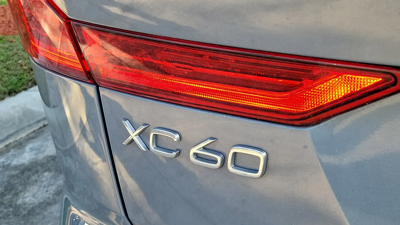 2024 Volvo XC60 B5 Plus Dark Theme