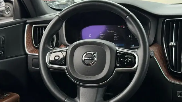 2023 Volvo XC60 B5 Plus Dark Theme